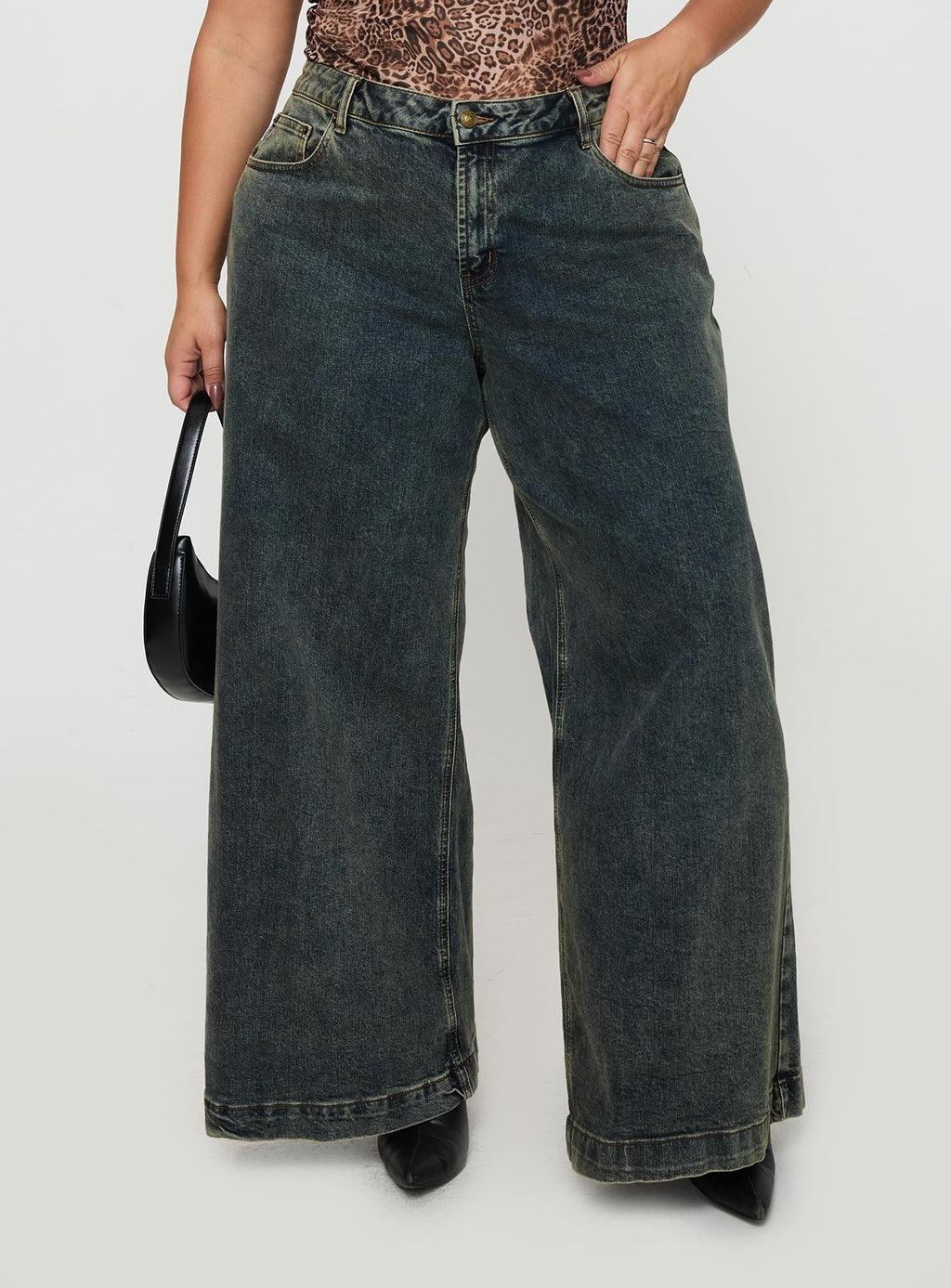 Ziggie Low Rise Baggy Jeans Antique Wash Curve