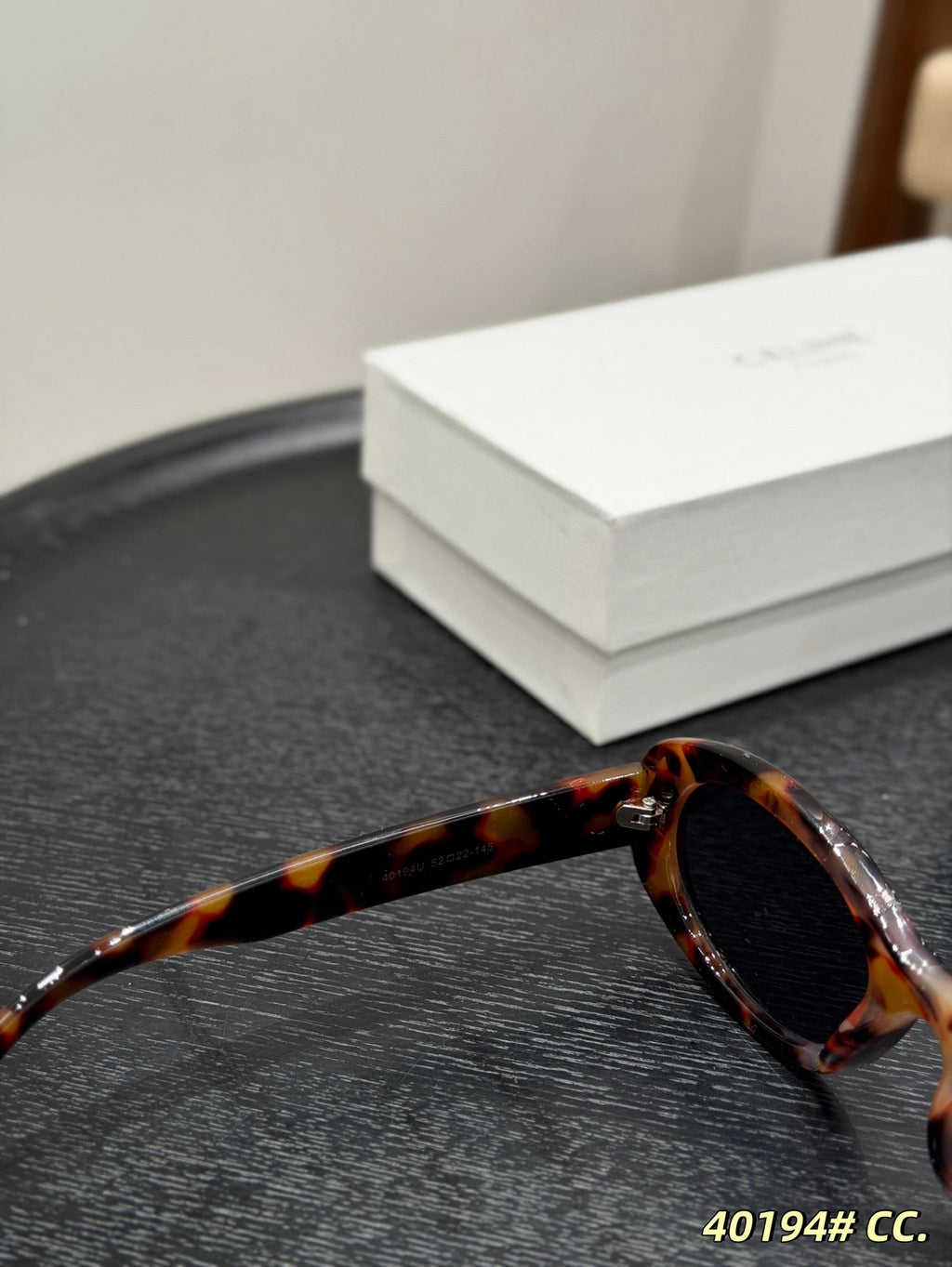 Triomphe Oval Sunglasses