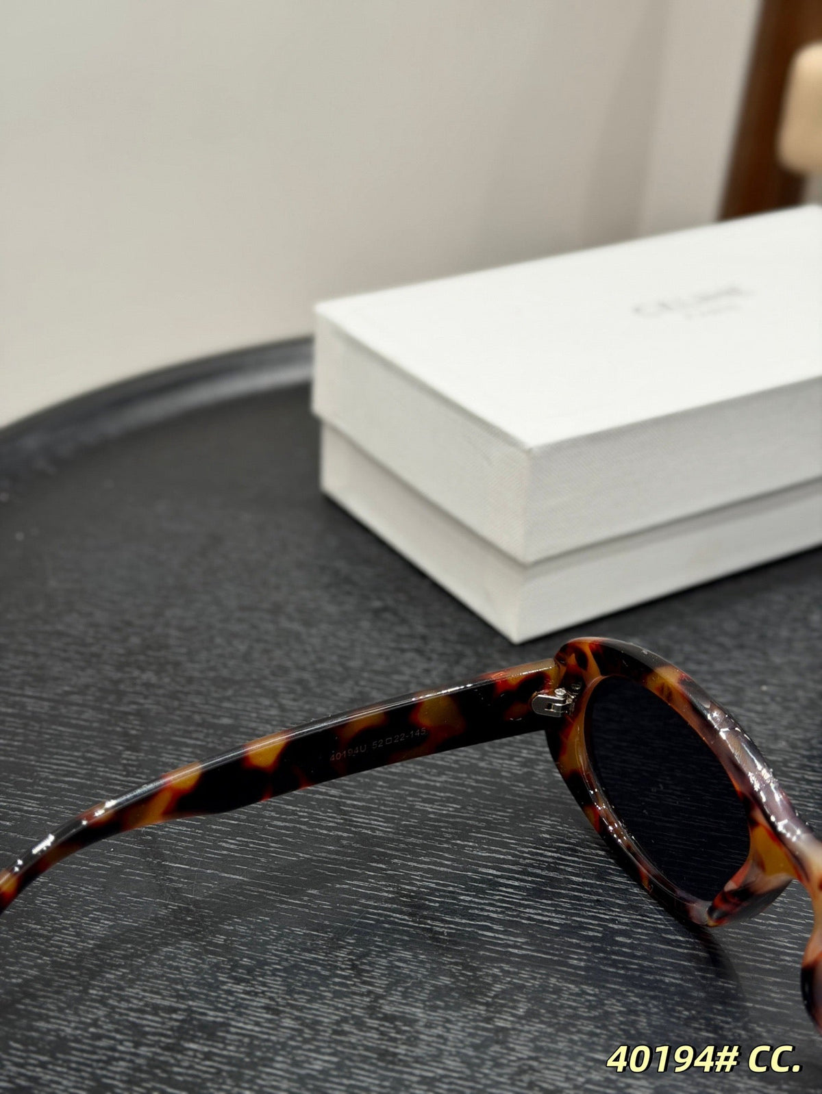 Triomphe Oval Sunglasses