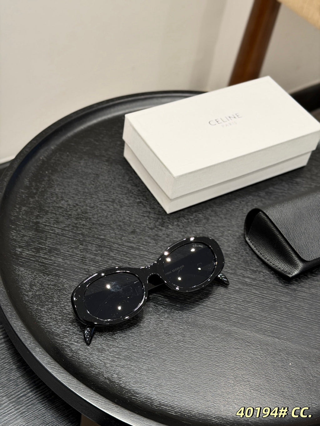 Triomphe Oval Sunglasses