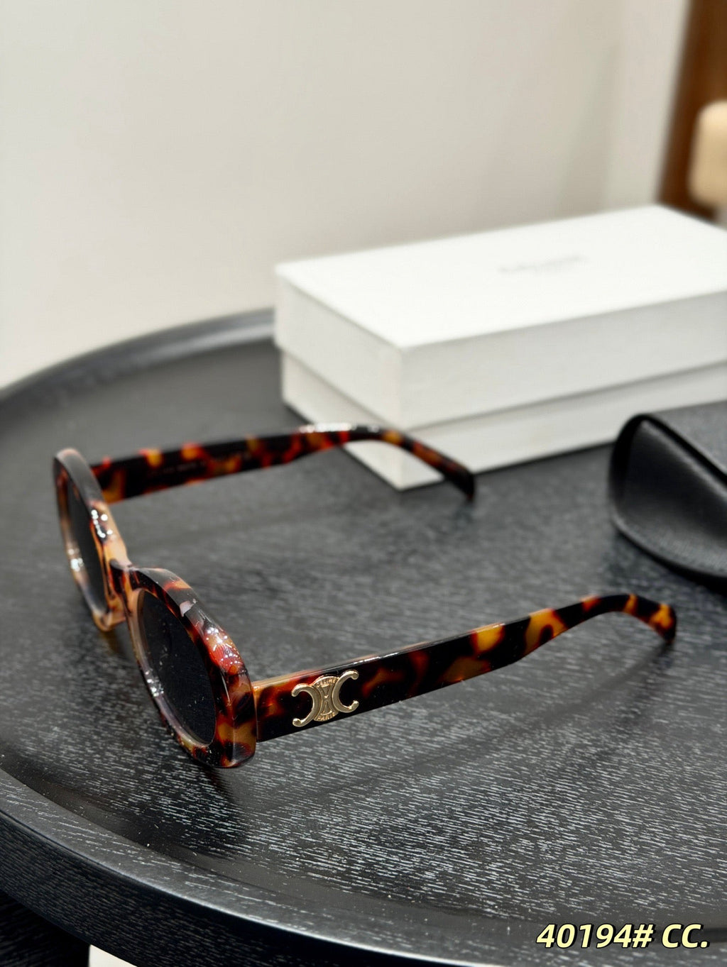 Triomphe Oval Sunglasses