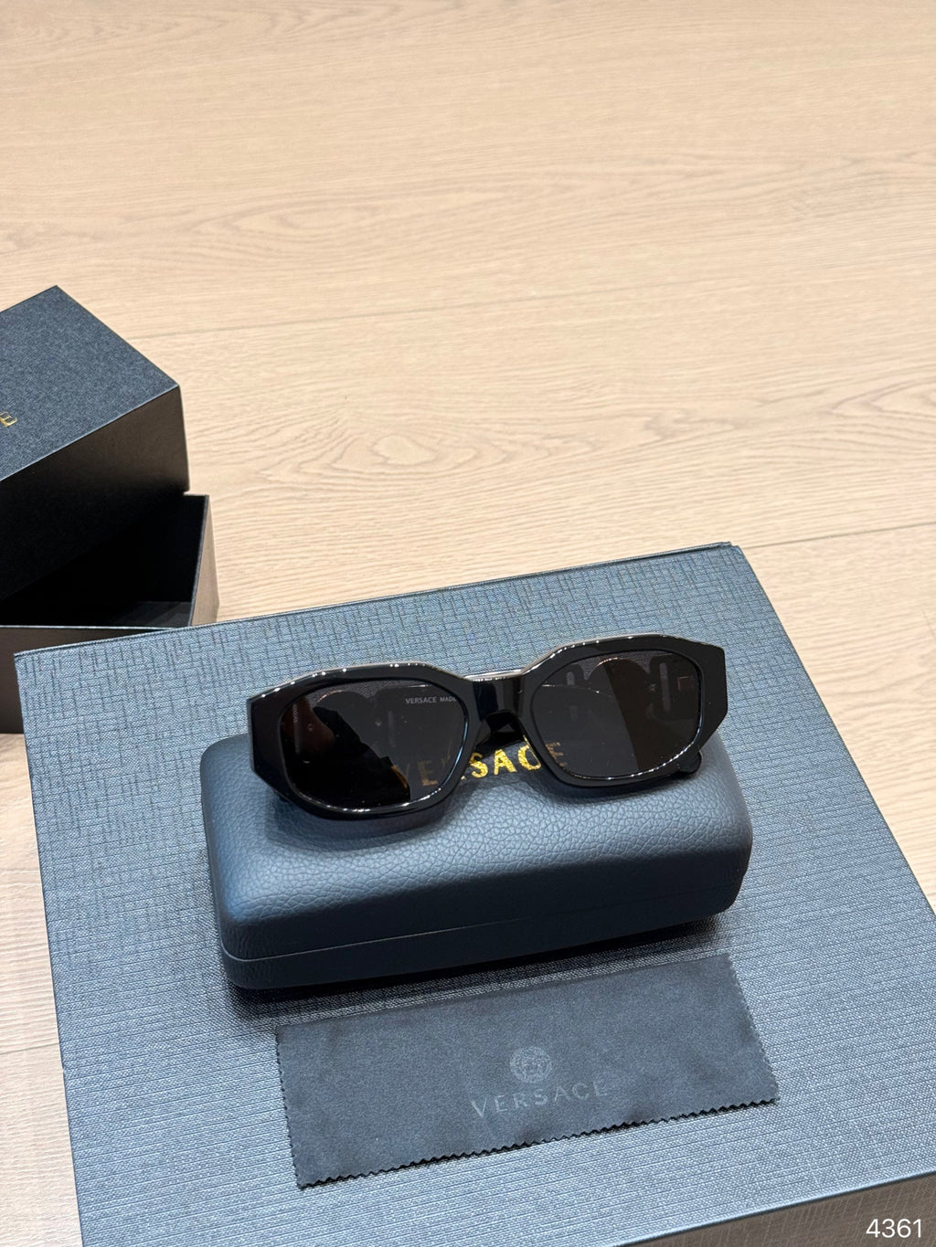Medusa Biggie Sunglasses