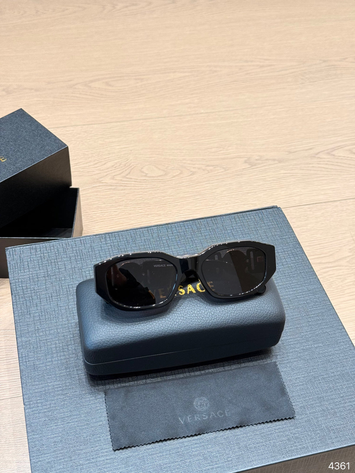 Medusa Biggie Sunglasses