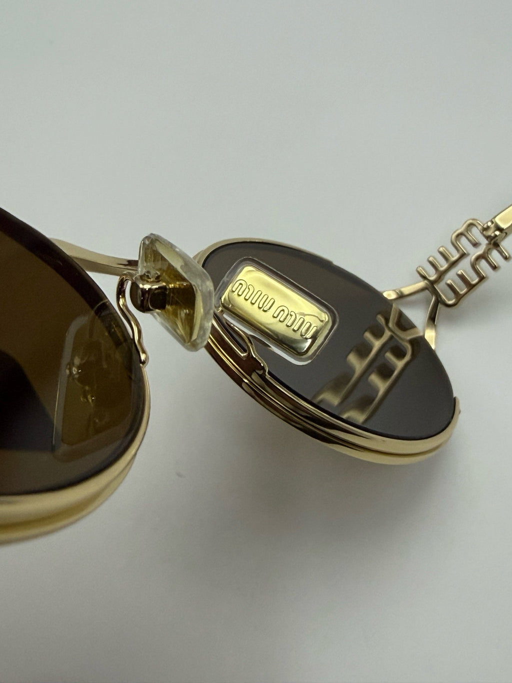 52YS Oval Sunglasses