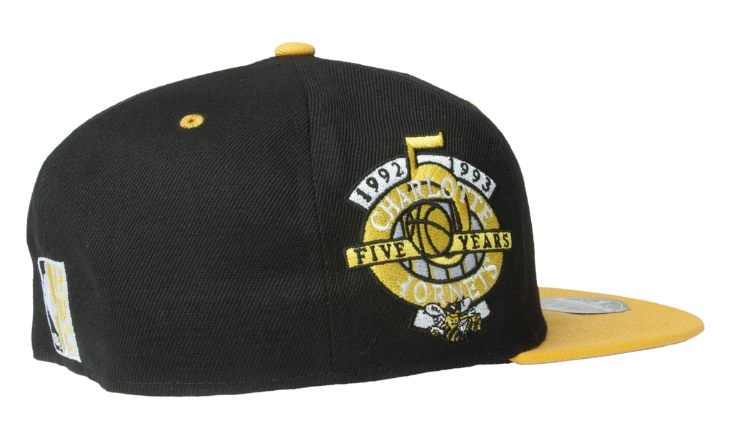 NBA Hardwood Classics Yellow Toe Fitted Cap Charlotte Hornets - Black / Yellow 6HSFSH21501 CHOBKYW