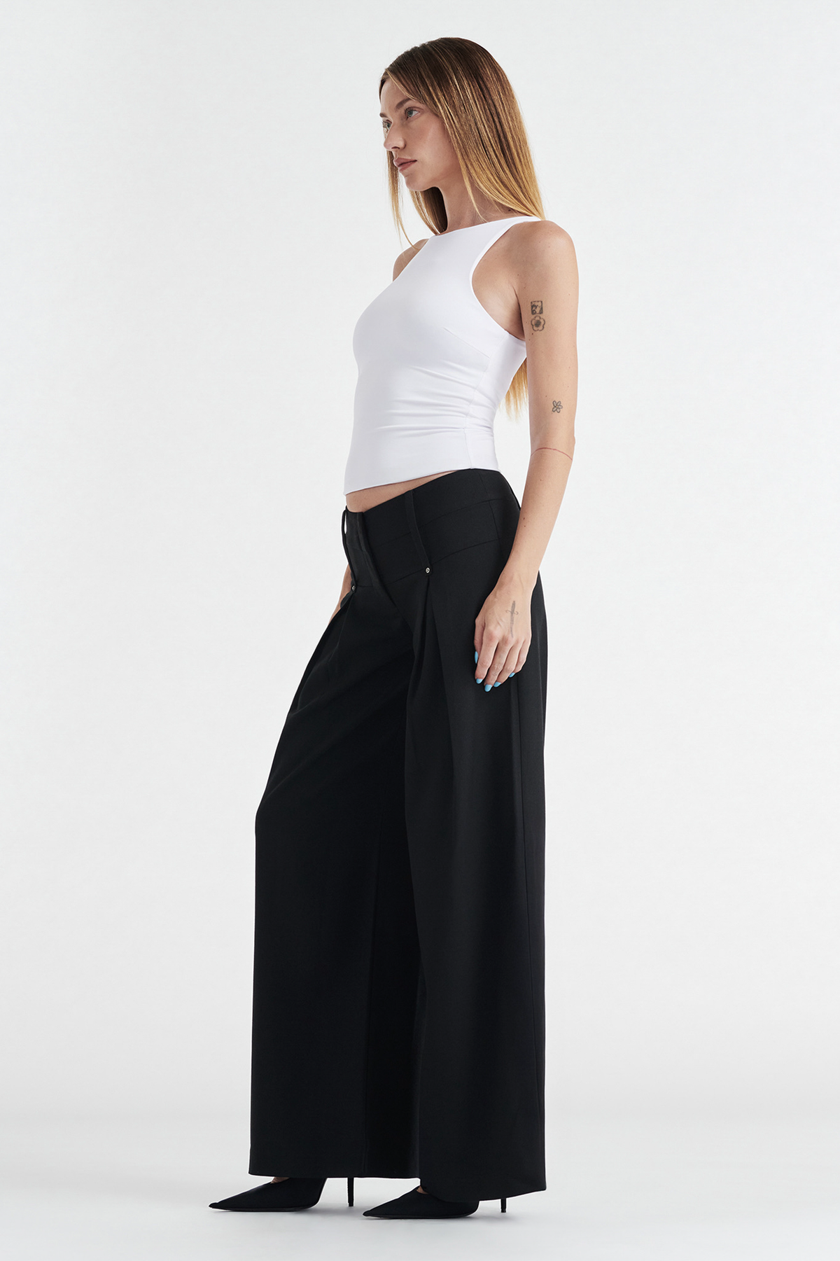 SOPHIE BASIC SLEEVELESS TANK WITH SHELF BRA - WHITE