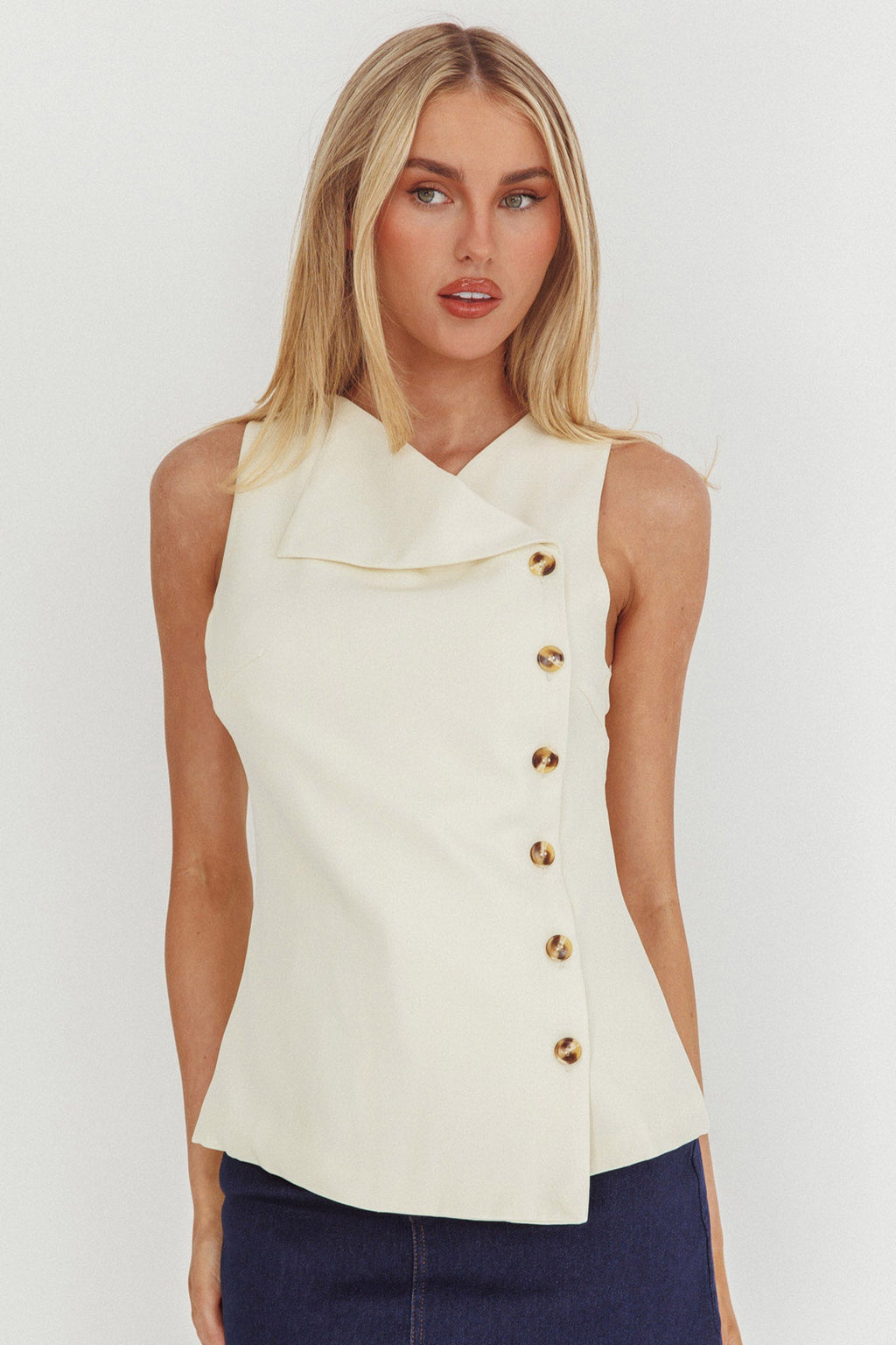 Monnika Sleeveless Side Button Top Oyster