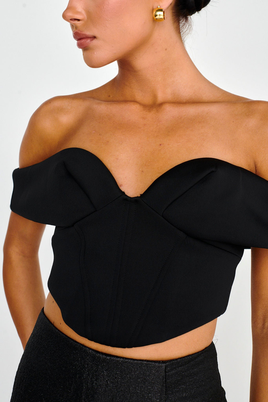 Tenicka Off-Shoulder Crop Top Black