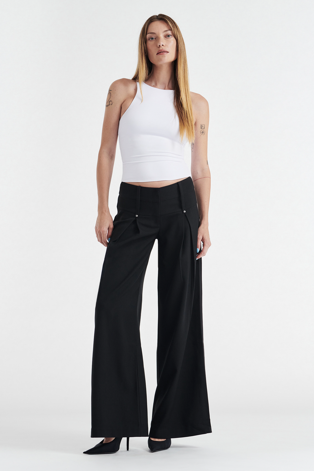 SOPHIE BASIC SLEEVELESS TANK WITH SHELF BRA - WHITE
