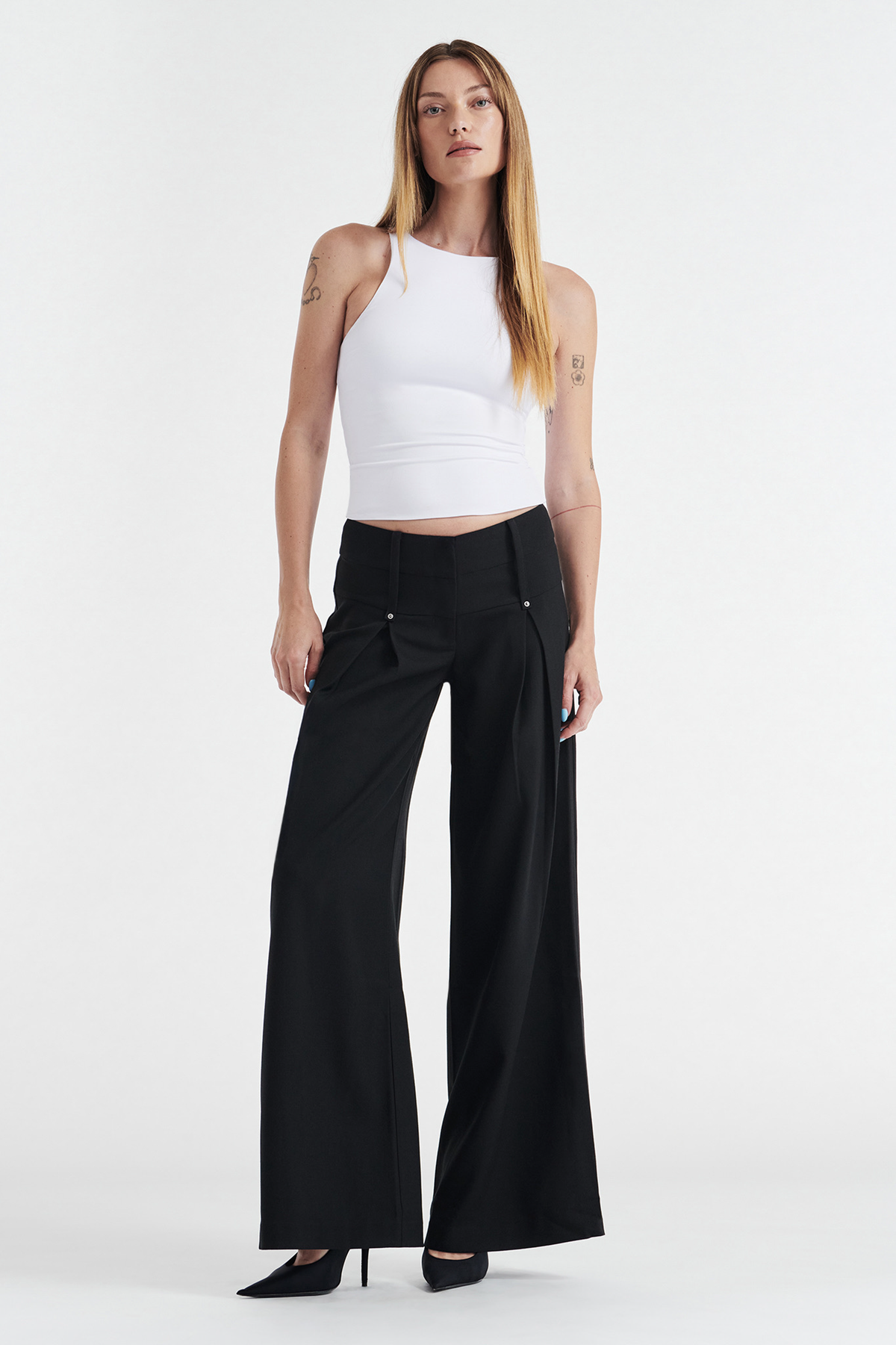 SOPHIE BASIC SLEEVELESS TANK WITH SHELF BRA - WHITE