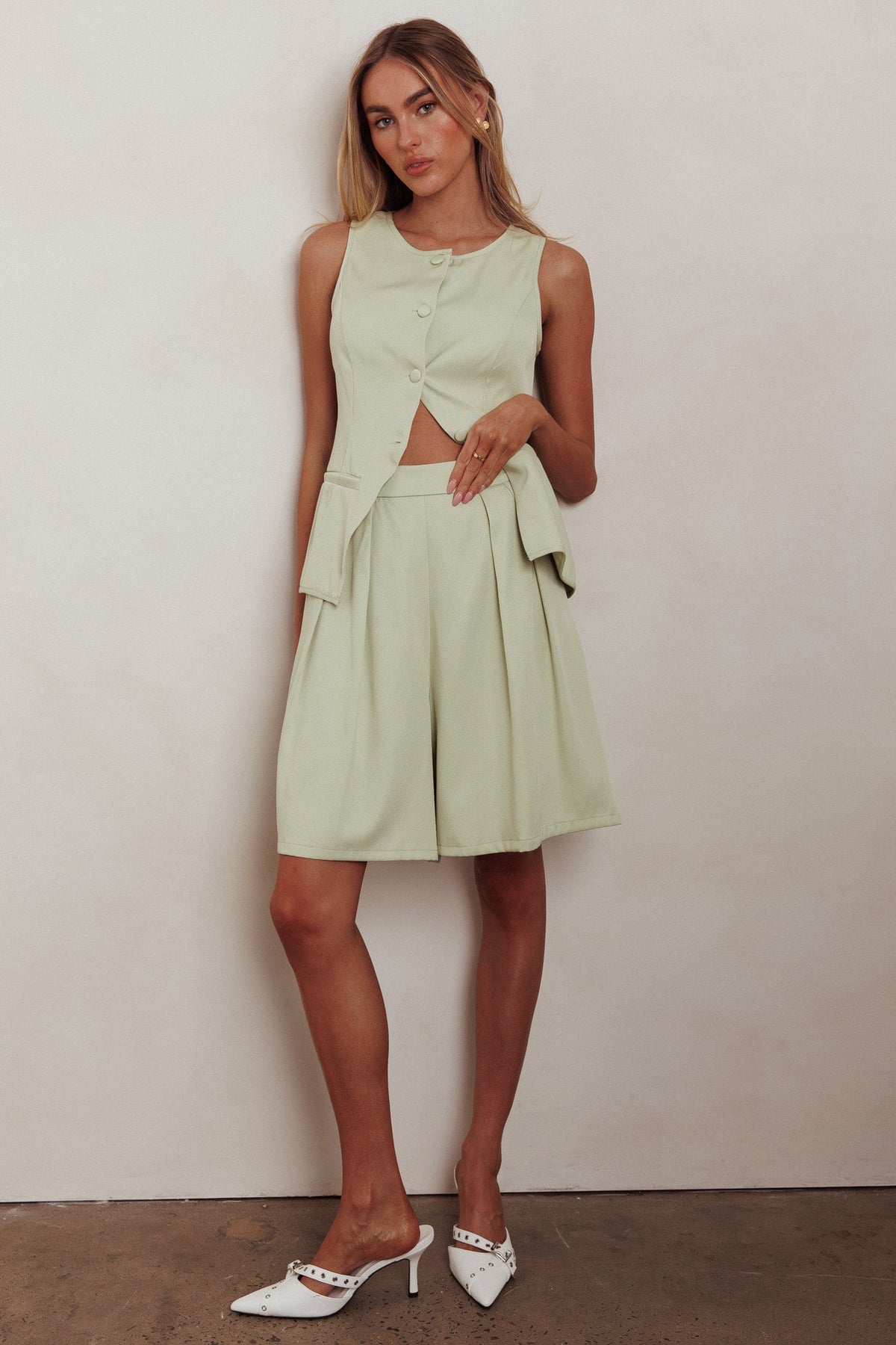 Janna Sleeveless Buttoned Top Sage