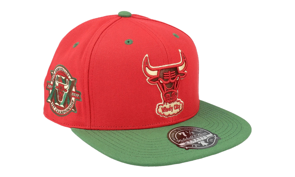 NBA Harwood Classics Nightmare Fitted Cap Chicaco Bulls - Red / Green 6HSFLD21206 CBURED1
