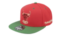 NBA Harwood Classics Nightmare Fitted Cap Chicaco Bulls - Red / Green 6HSFLD21206 CBURED1